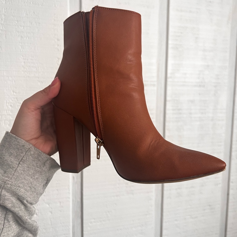 JUSTFAB BROWN BOOTIES